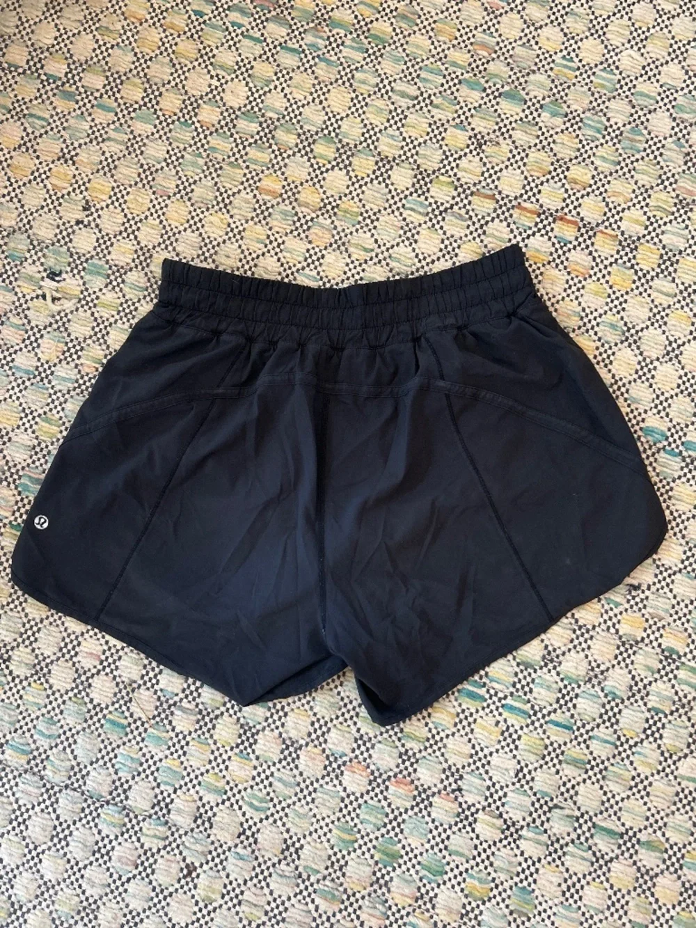 Lululemon track that shorts black